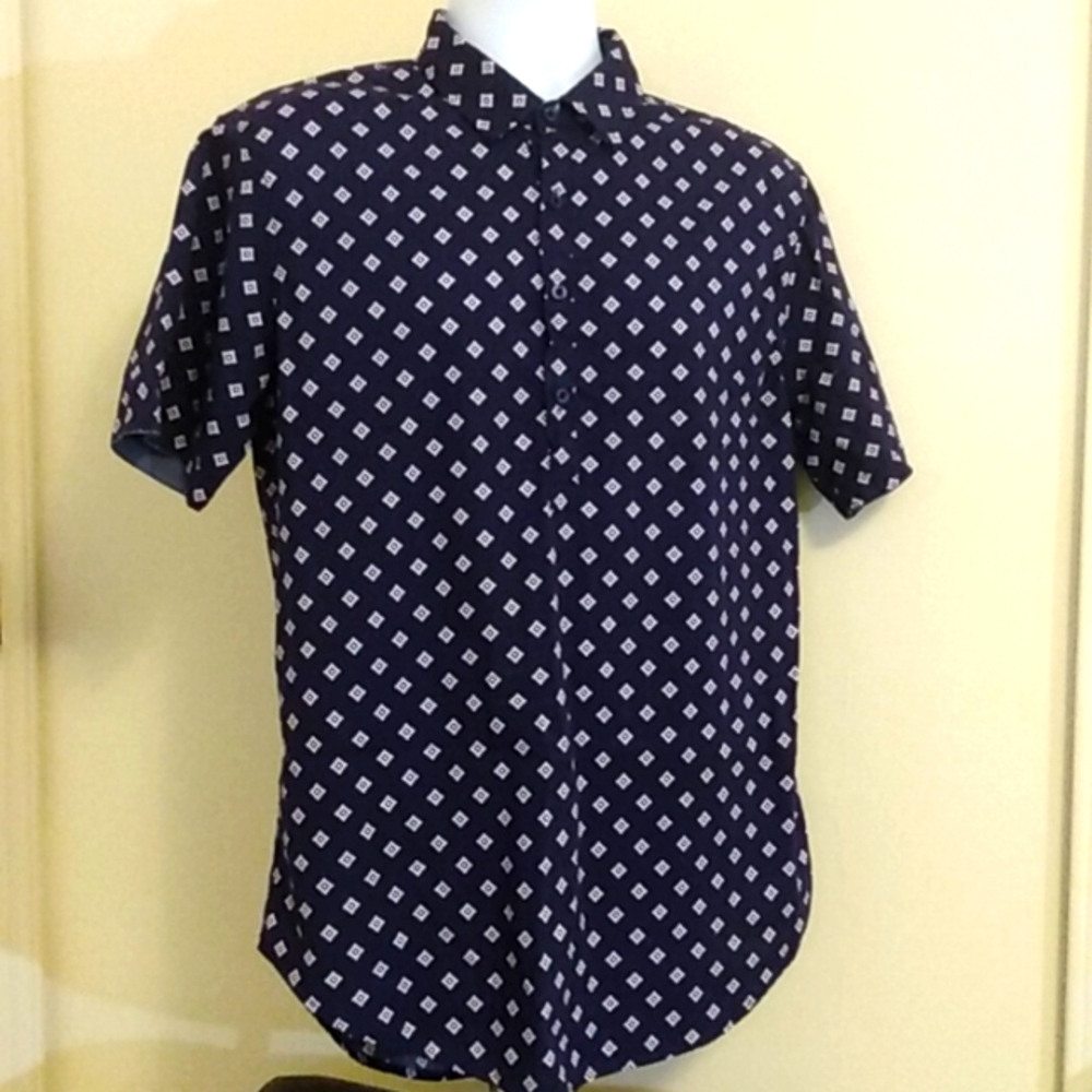 CARBON Longer Length 1/2 button front shirt - Size Medium